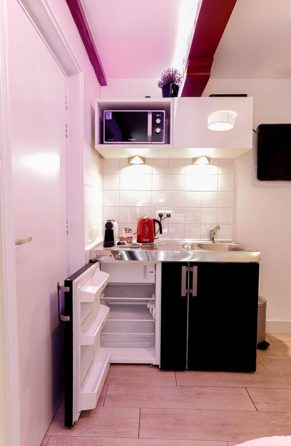 Fridge, microwave, espresso maker, coffee/tea maker