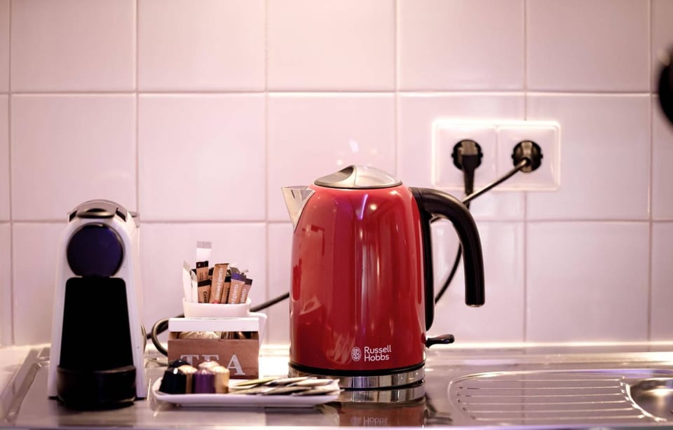 Fridge, microwave, espresso maker, coffee/tea maker