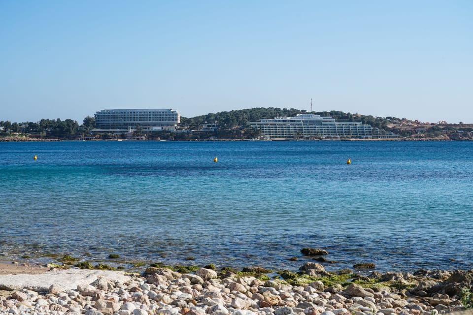 Beach nearby, sun loungers, beach umbrellas, 3 beach bars
