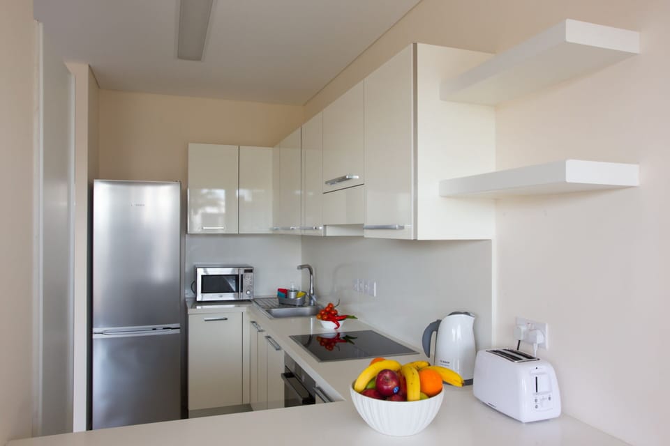 Deluxe Suite, Pool View | Private kitchen | Full-size fridge, microwave, oven, stovetop