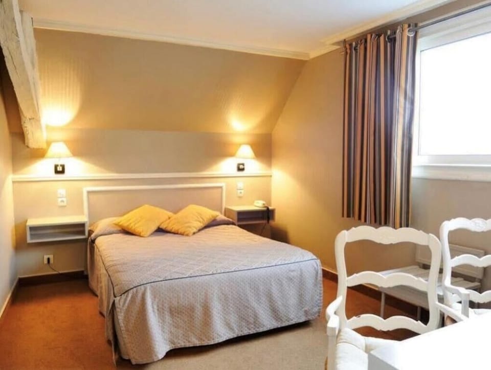 Standard Double Room | Desk, blackout drapes, soundproofing, iron/ironing board (on request)