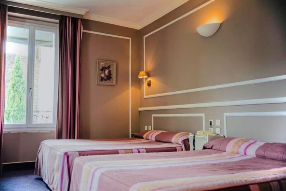 Quadruple Room | Desk, blackout drapes, soundproofing, iron/ironing board (on request)