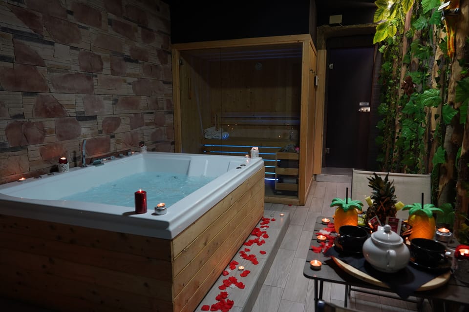 Indoor spa tub
