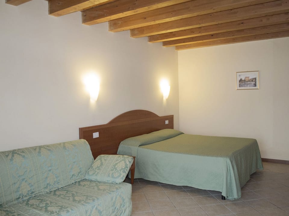 Quadruple Room, 1 Double Bed with Sofa bed, Bathtub | Bed sheets, wheelchair access