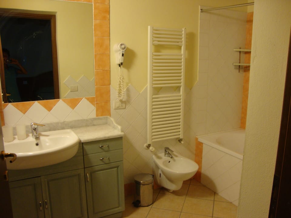 Quadruple Room, 1 Double Bed with Sofa bed, Bathtub | Bathroom | Hair dryer, bidet, towels