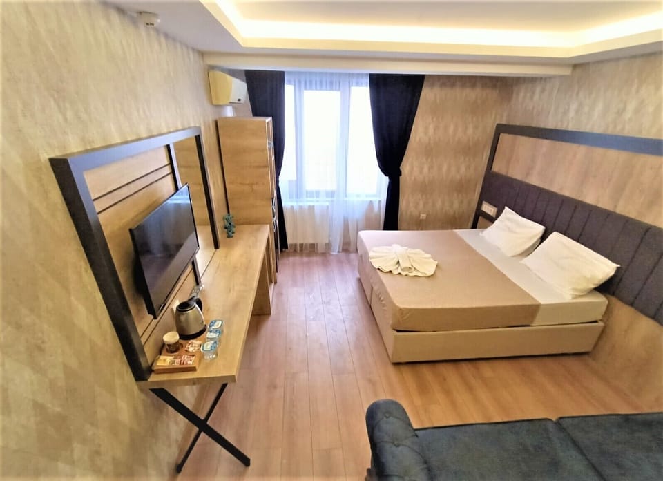 Standard Single Room | Egyptian cotton sheets, premium bedding, desk, laptop workspace