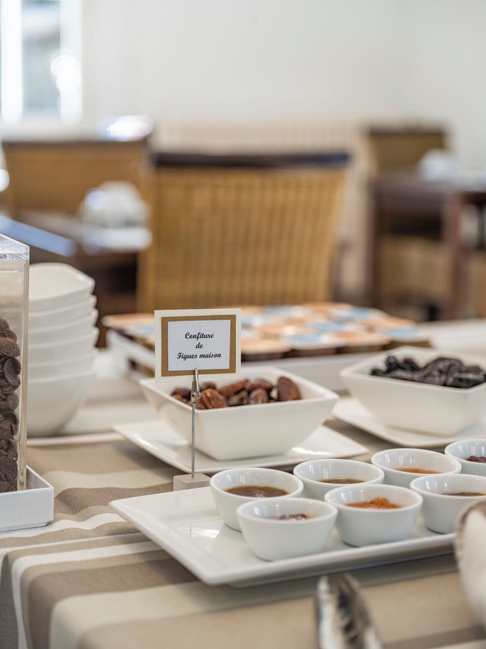 Daily buffet breakfast for a fee
