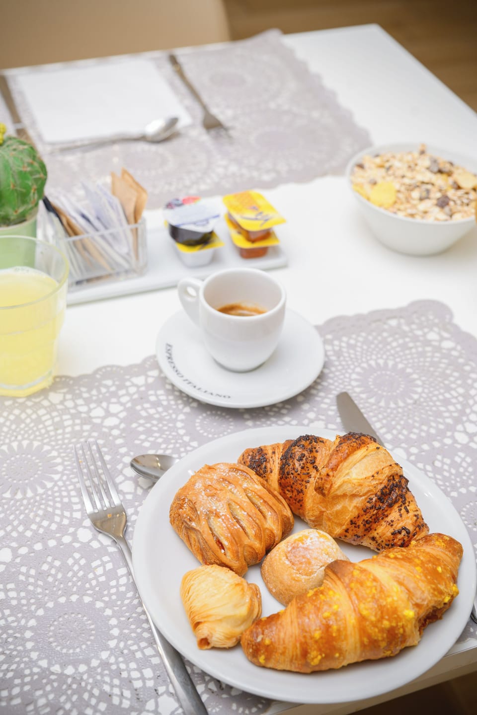 Free daily continental breakfast