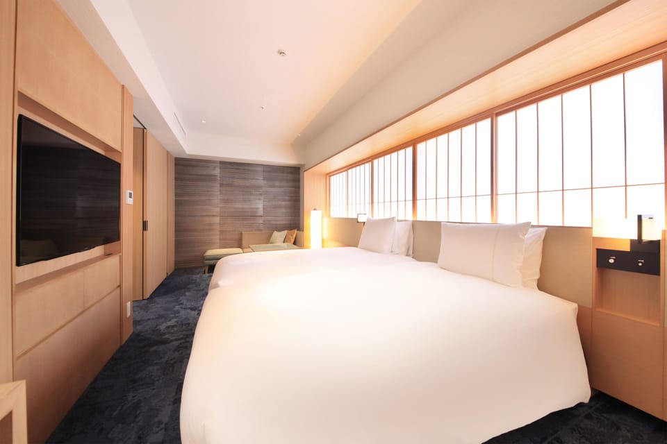 Down comforters, in-room safe, desk, blackout drapes