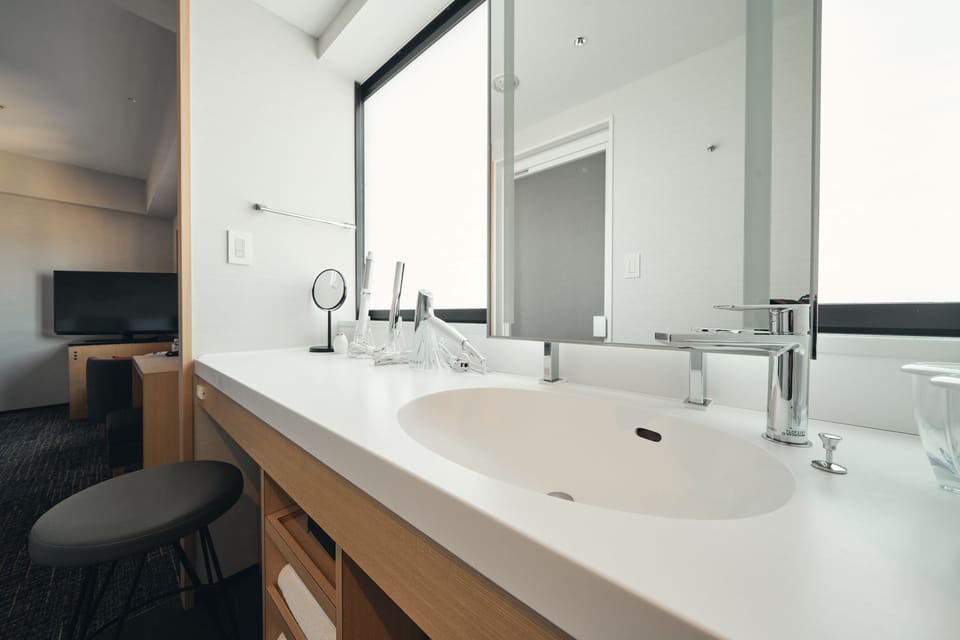 Superior Twin Room, Non Smoking | Bathroom | Separate tub and shower, free toiletries, hair dryer, slippers