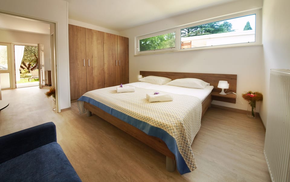 Family Apartment | 1 bedroom, desk, soundproofing, cribs (surcharge)