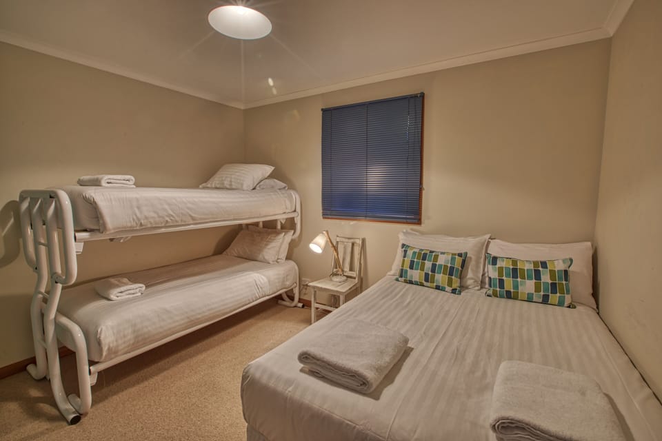 House, 4 Bedrooms | 4 bedrooms, iron/ironing board, free WiFi, bed sheets