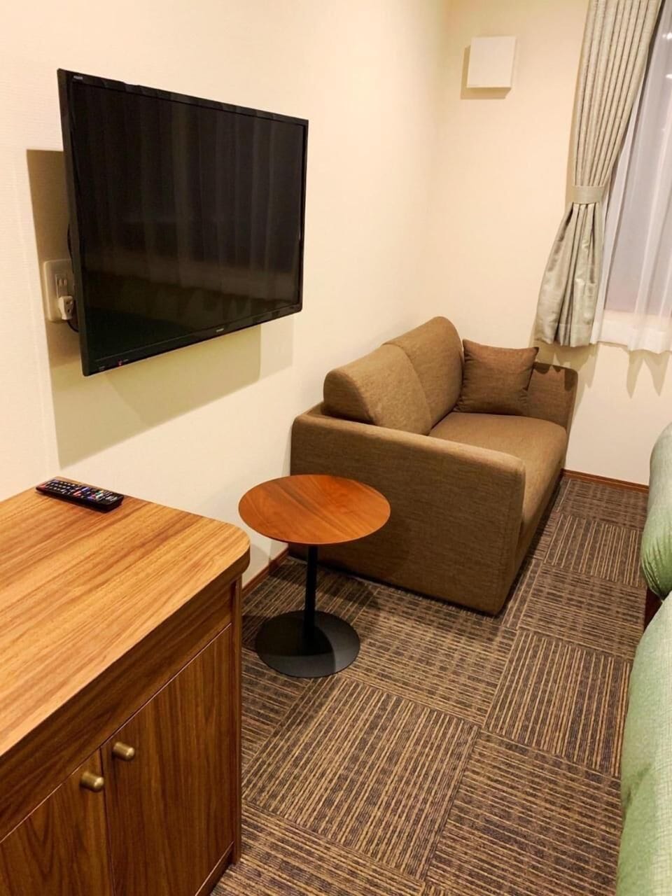 0-inch LCD TV with cable channels, TV