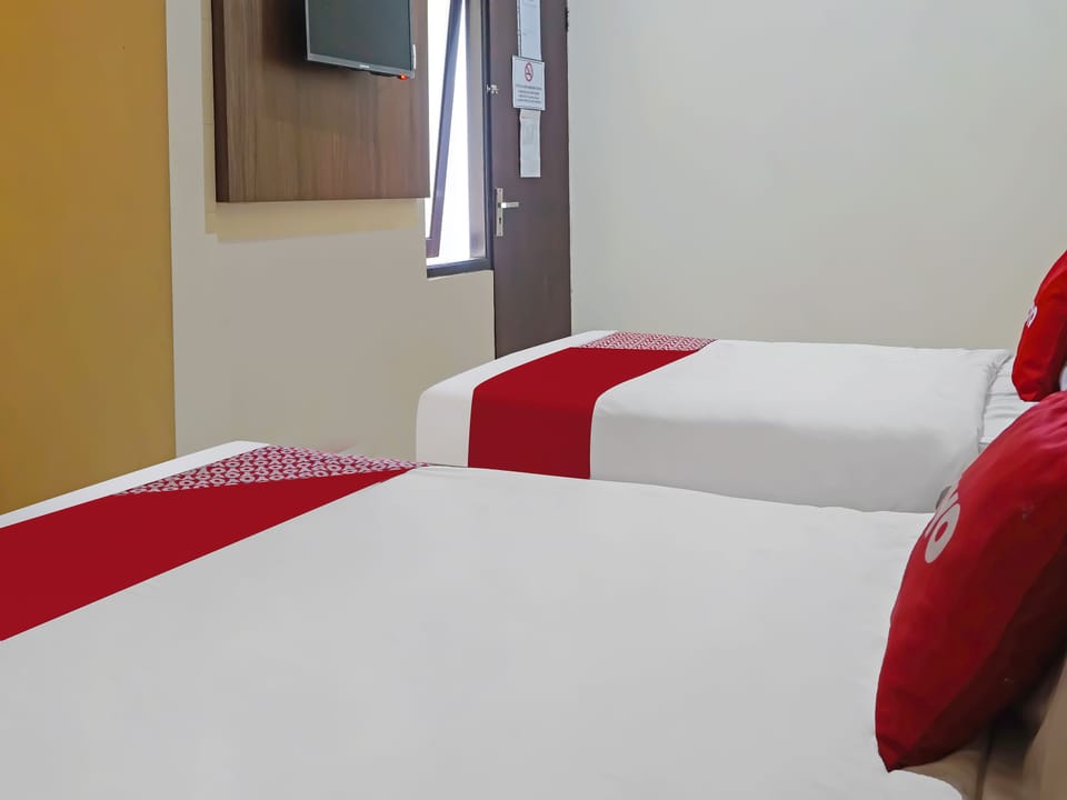 Deluxe Single Room | Free WiFi, bed sheets
