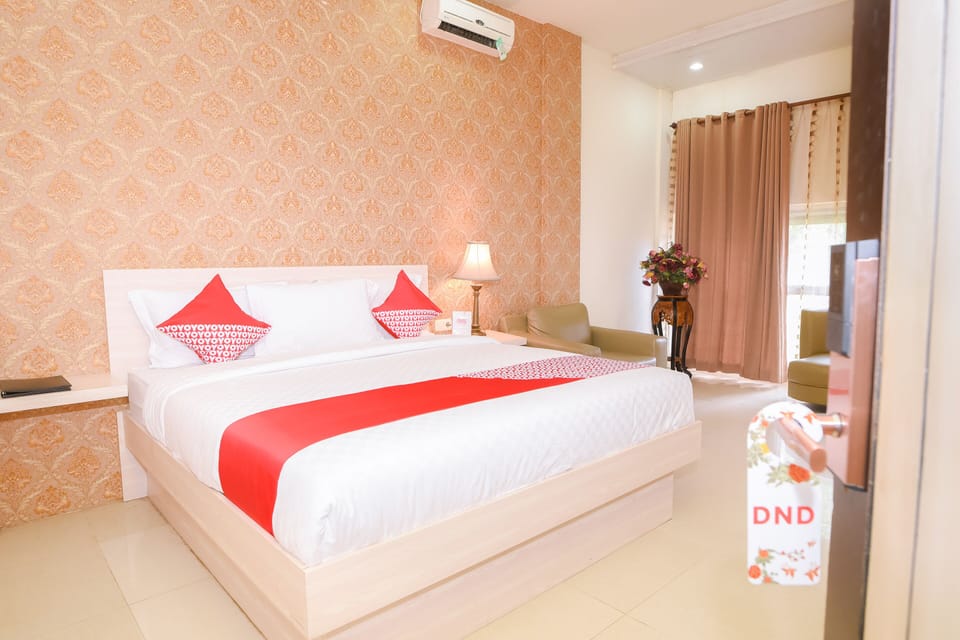 Deluxe Suite | WiFi (free), bed sheets