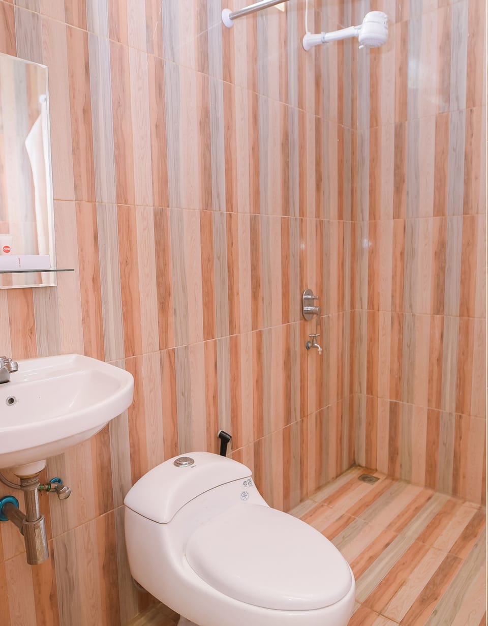 Shower, rainfall showerhead, towels