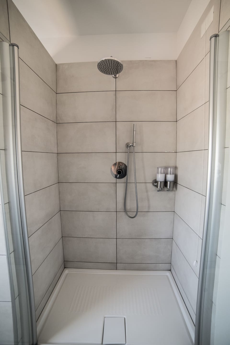 Superior Triple Room, Multiple Beds (Monte Pellegrino) | Bathroom | Shower, rainfall showerhead, free toiletries, hair dryer
