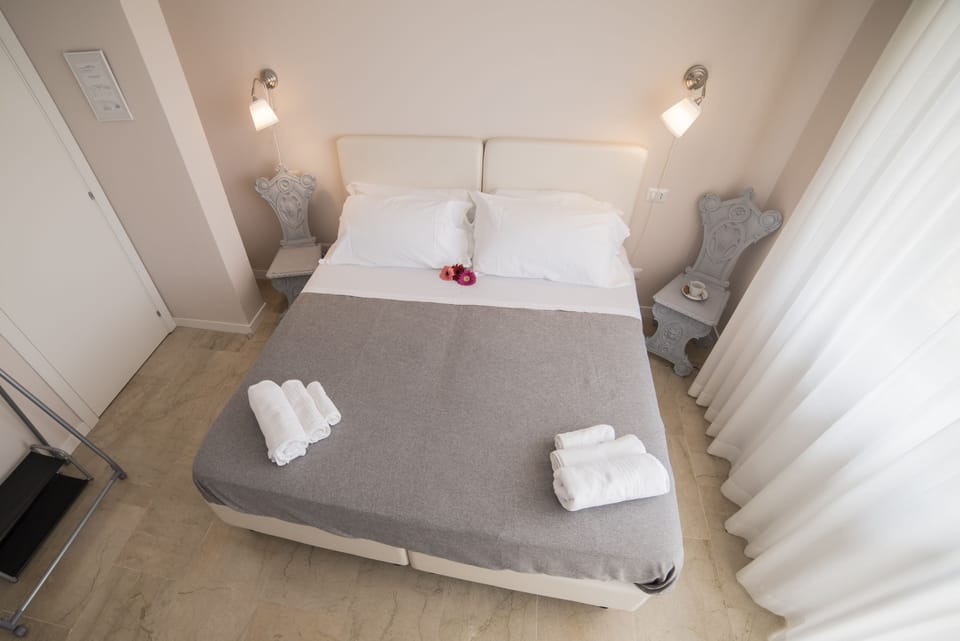 Double Room, 1 Queen Bed (Teatro Politeama) | Minibar, desk, soundproofing, free WiFi