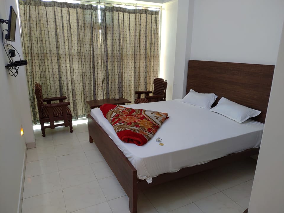 Luxury Double Room | Laptop workspace, rollaway beds (surcharge), bed sheets