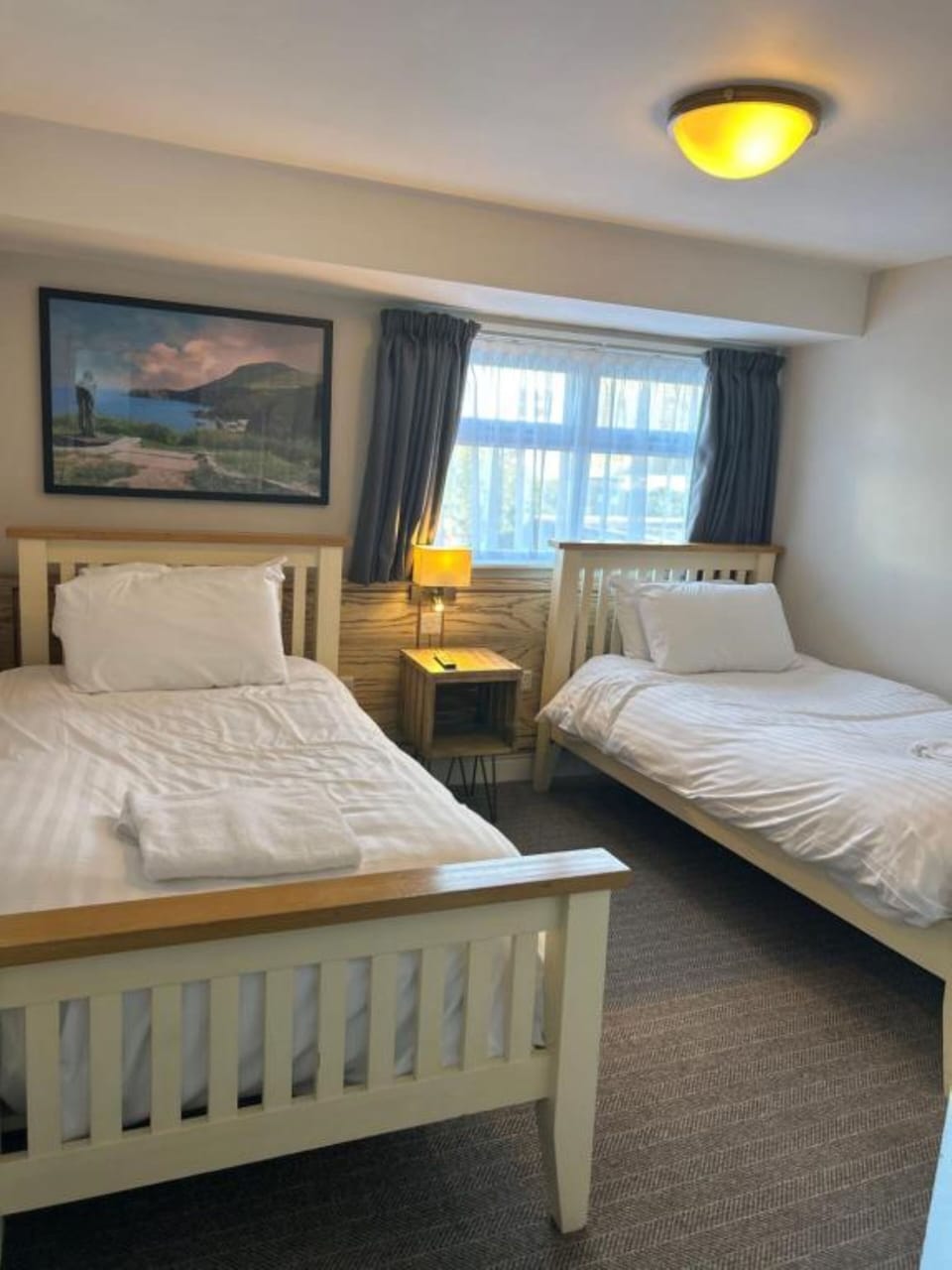 Family Room | Desk, laptop workspace, iron/ironing board, free WiFi