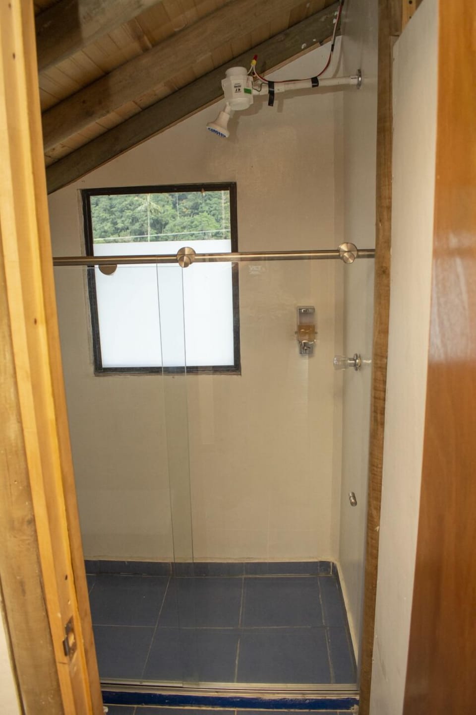 Classic Cabin, Multiple Beds, Valley View | Bathroom | Shower, rainfall showerhead, free toiletries, towels