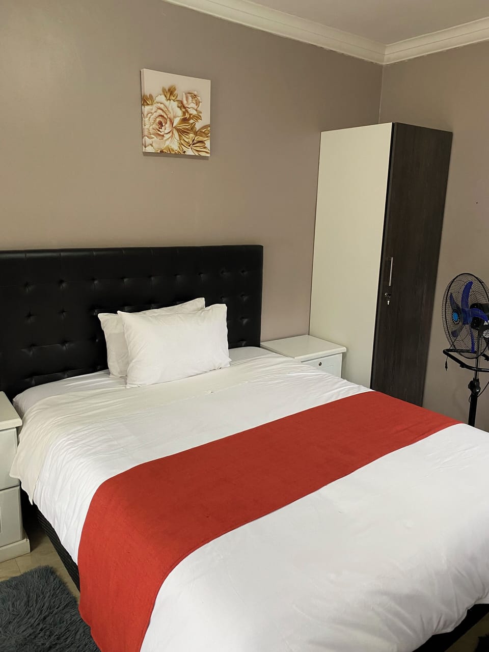 Business Room | Laptop workspace, blackout drapes, iron/ironing board, free WiFi