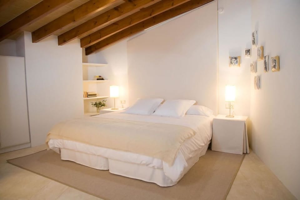 Double Room | In-room safe, desk, free WiFi, bed sheets