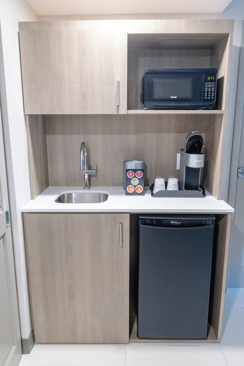 Suite, 1 King Bed with Sofa bed (Wet Bar) | Private kitchenette