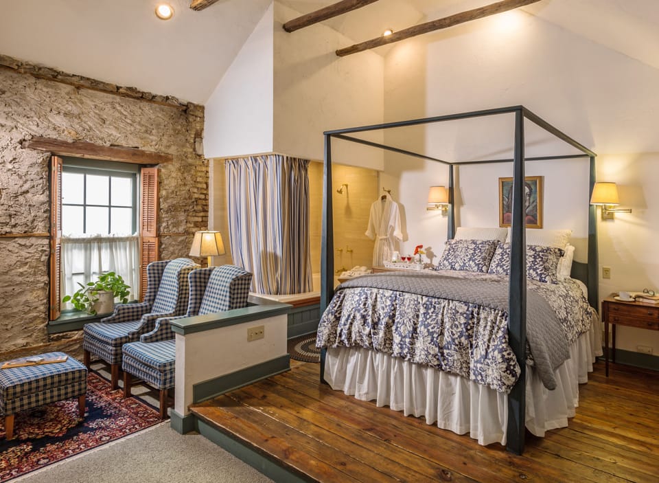 Room, 1 Queen Bed, Fireplace | Premium bedding, down comforters, individually furnished