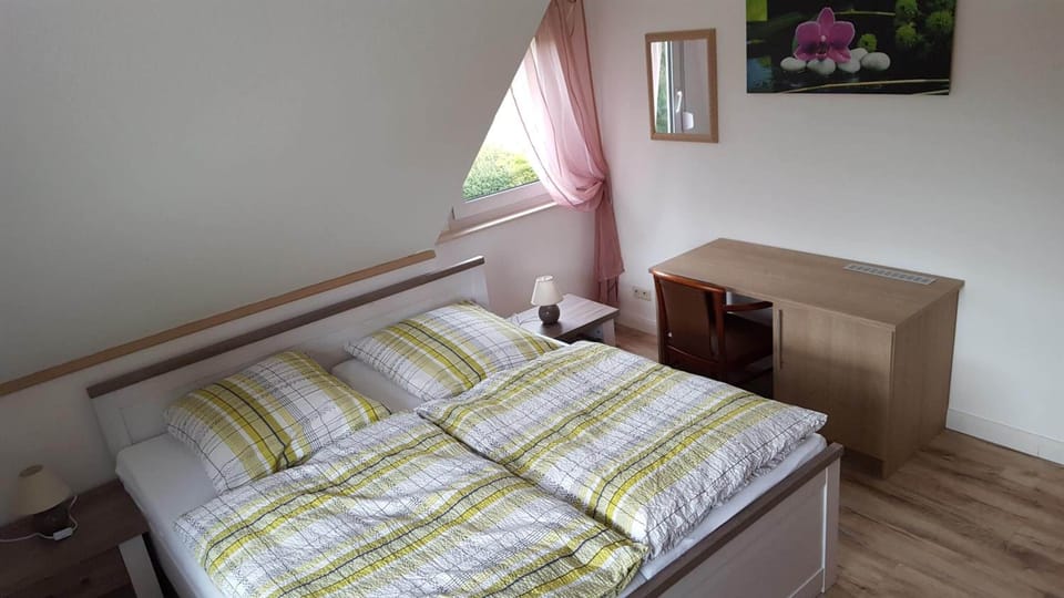 Desk, laptop workspace, free WiFi, bed sheets