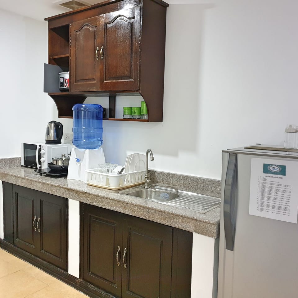 Apartment, 1 Bedroom | Private kitchenette | Fridge