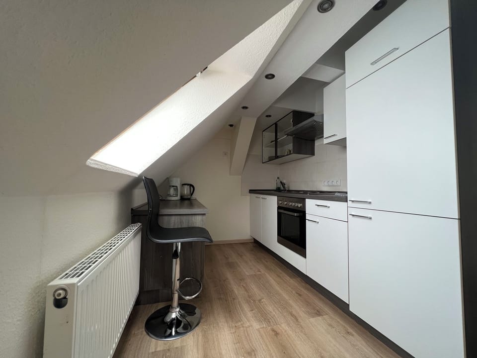 Family Room | Private kitchen | Fridge, oven, stovetop, cookware/dishes/utensils