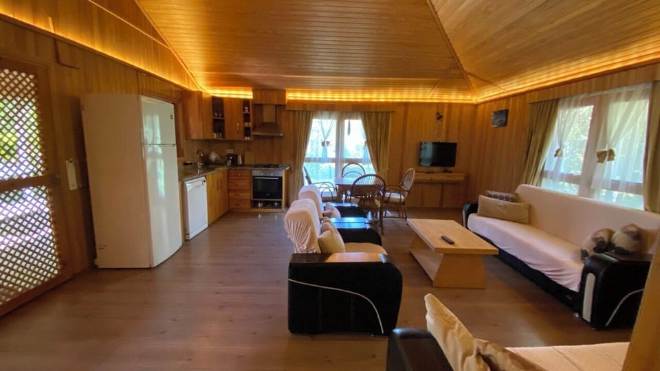 CANARIO FAMILY BUNGALOW HOUSE | Private kitchen | Mini-fridge, highchair