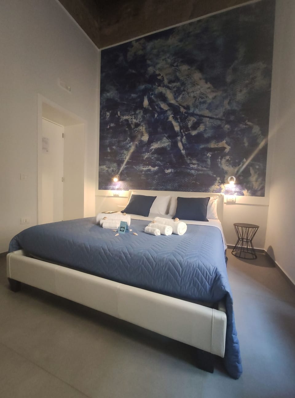 Deluxe Double Room | Individually decorated, individually furnished, desk, blackout drapes