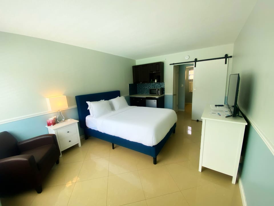 Standard Room, Pool View | Individually decorated, individually furnished, laptop workspace