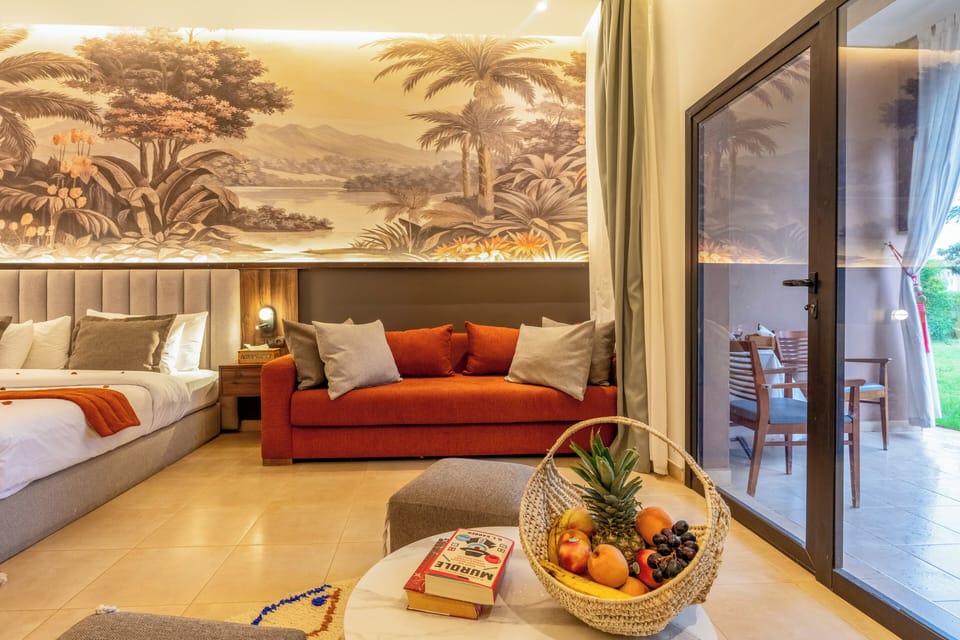 Luxury Suite | Free minibar, in-room safe, desk, blackout drapes