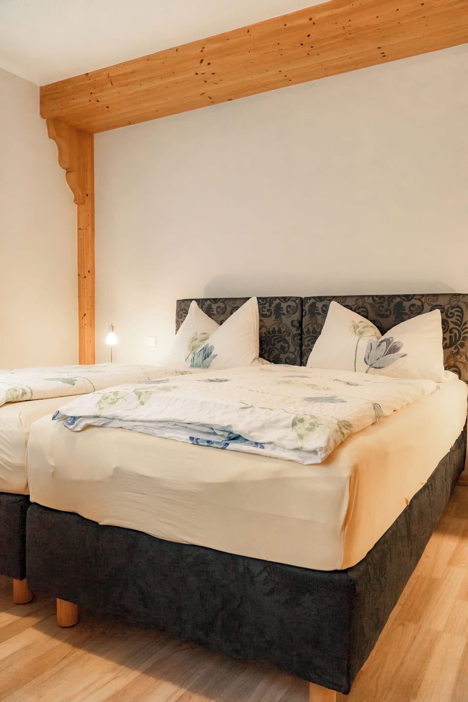 Double Room | Desk, free WiFi, bed sheets