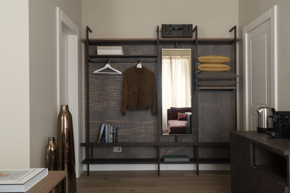 Junior Suite | Minibar, soundproofing, iron/ironing board (on request), WiFi (free)