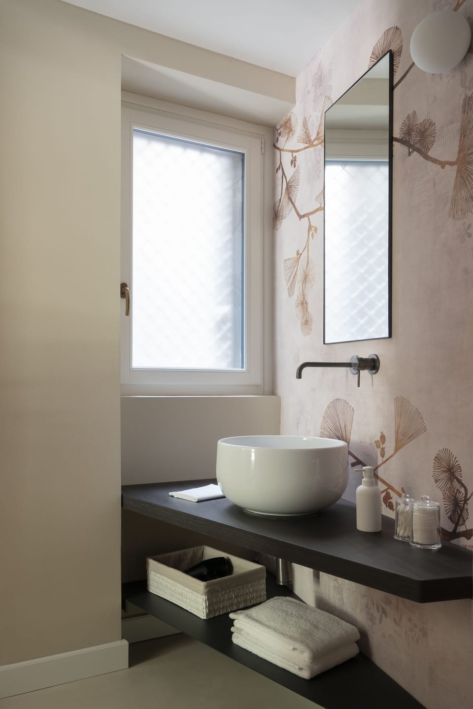 Deluxe Double Room, Balcony | Bathroom | Shower, free toiletries, hair dryer, bidet