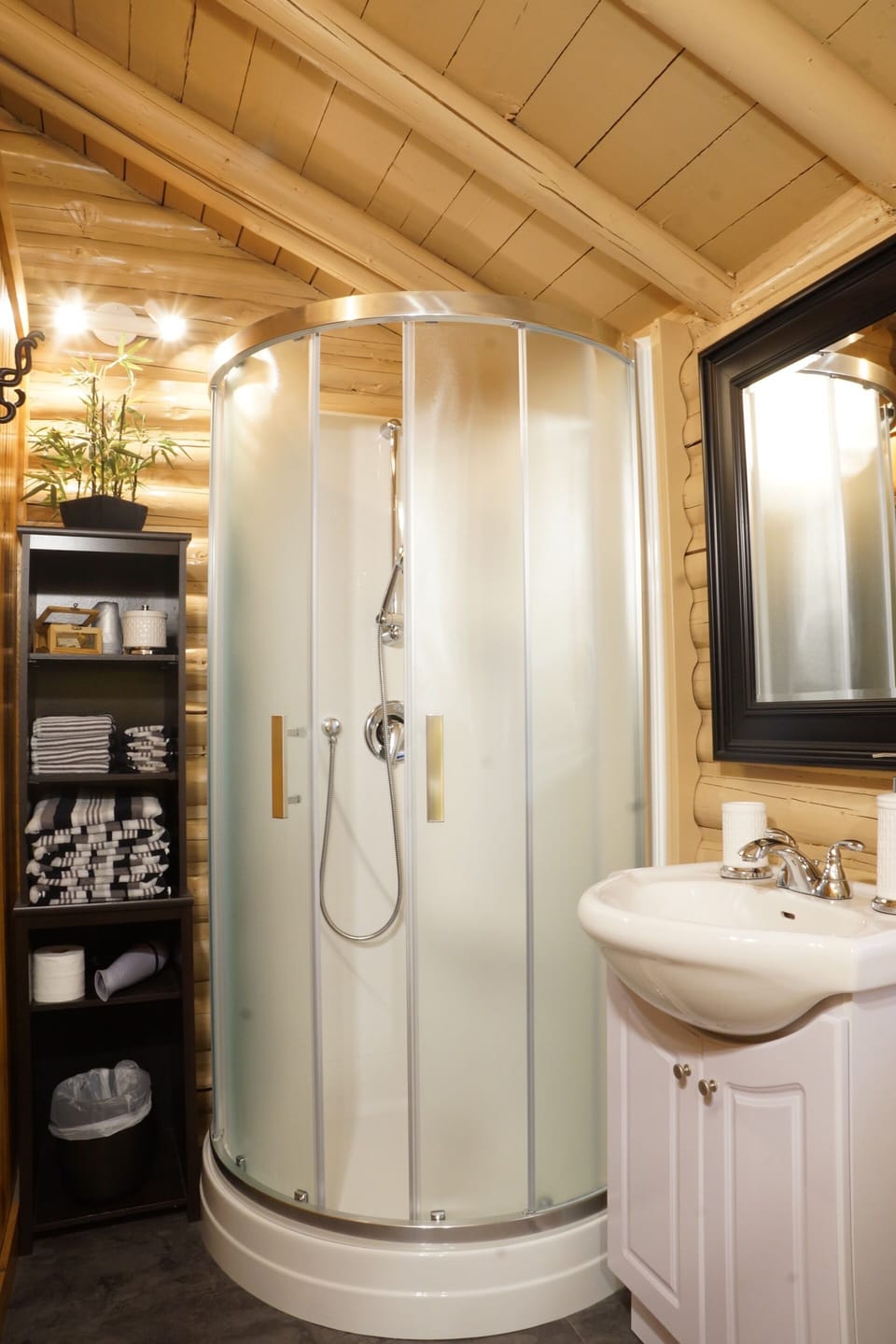 Quadruple Room, Private Bathroom, Garden View (Le Forgeron) | Bathroom | Shower, free toiletries, hair dryer, towels