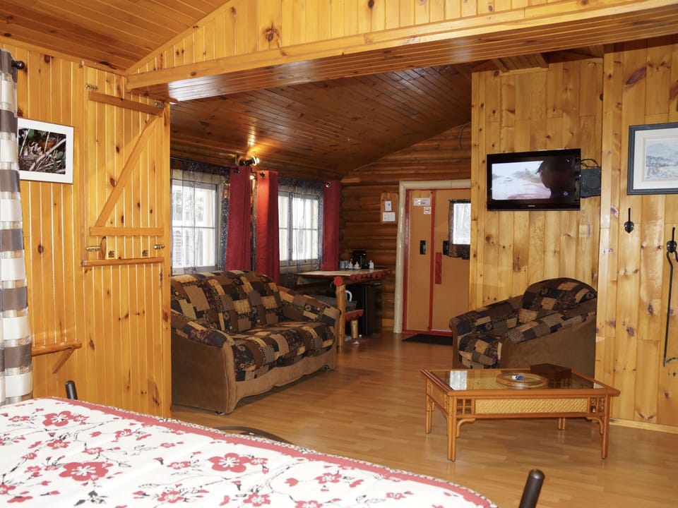 Double Room, Private Bathroom, Garden View (L'Ébéniste) | Individually decorated, blackout drapes, free WiFi, bed sheets