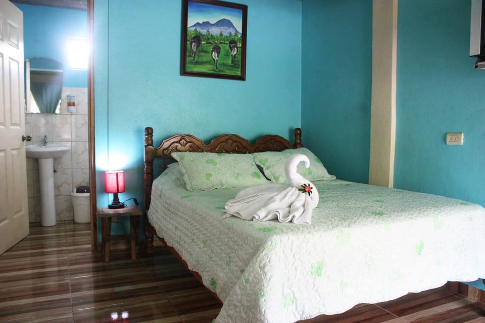 Cabin, 1 Queen Bed | Minibar, bed sheets