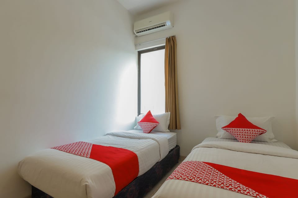 Standard Twin Room | Desk, free WiFi, bed sheets