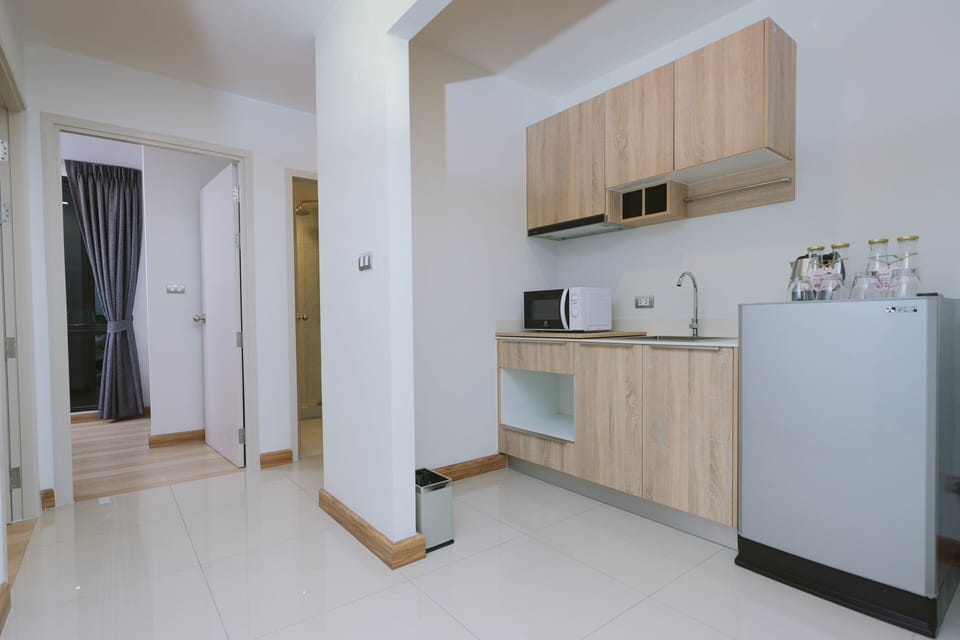 Full-size fridge, electric kettle