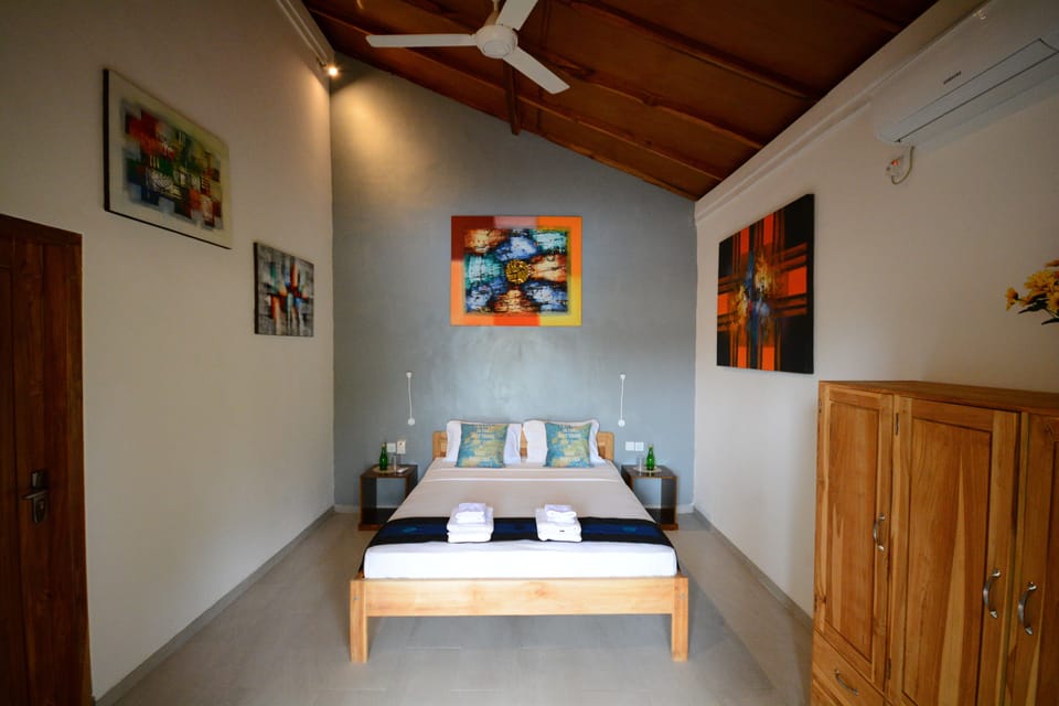 Deluxe Bungalow, Pool View | Blackout drapes, WiFi (free), bed sheets