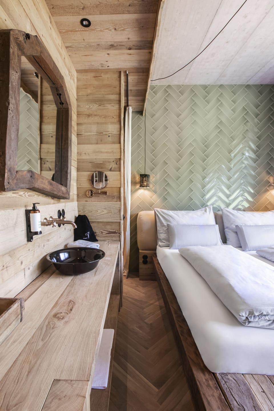 Deluxe Double Room, Balcony | In-room safe, individually decorated, individually furnished