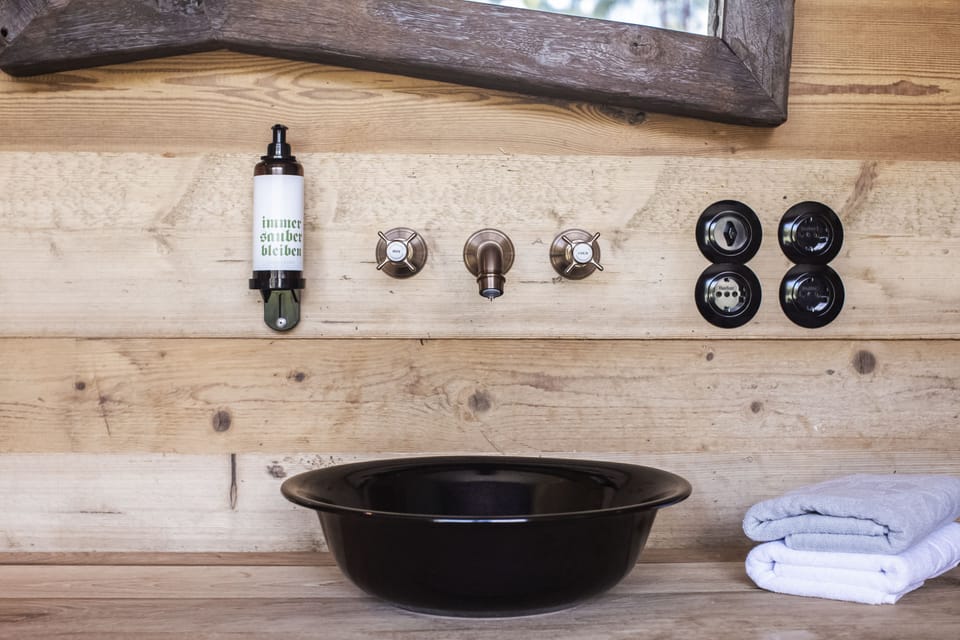 Deluxe Double Room, Balcony | Bathroom sink