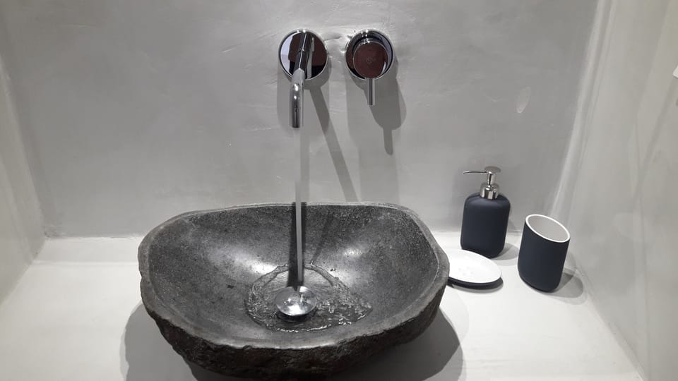Family Room | Bathroom sink