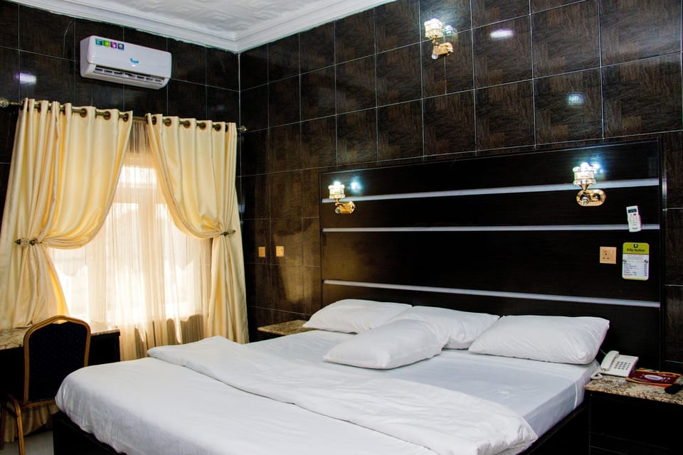 Standard Room | Desk, laptop workspace, blackout drapes, free WiFi