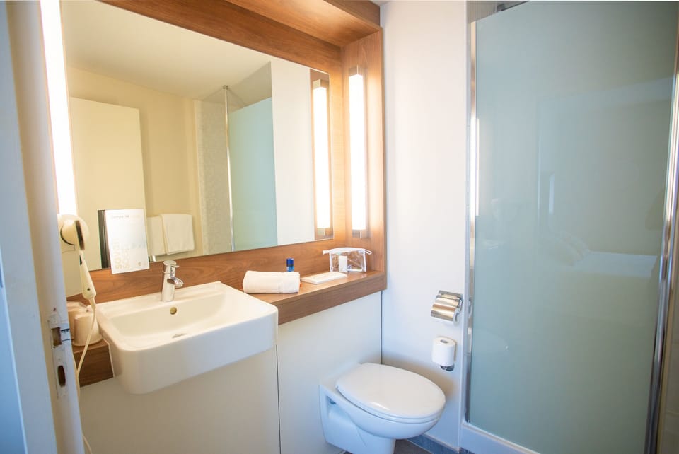 Combined shower/tub, eco-friendly toiletries, hair dryer, towels